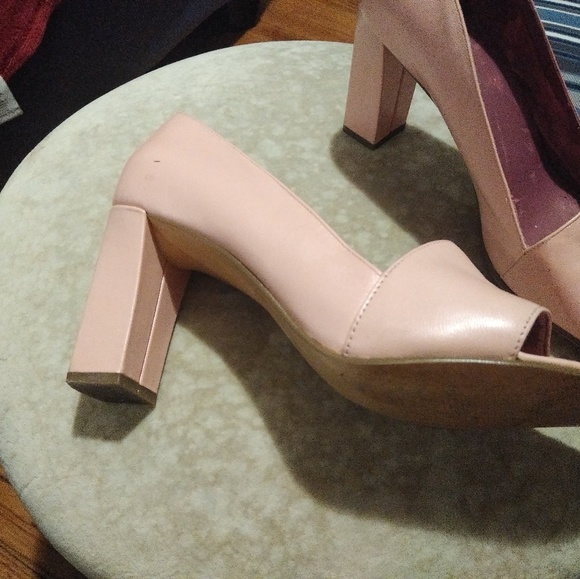 Shoes - Picture 4 of 6